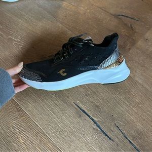 Courser Women’s High Performance Sneakers - barely worn, great condition